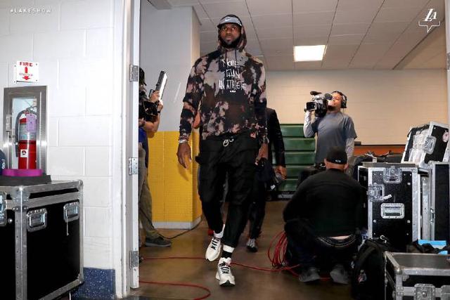 3000万天价小贝林厄姆陷低谷！父亲怒怼主帅，多特蒙德神锋或将被外租（3000万新星陷低迷！父亲怒批主帅，多特神锋或将被租借）