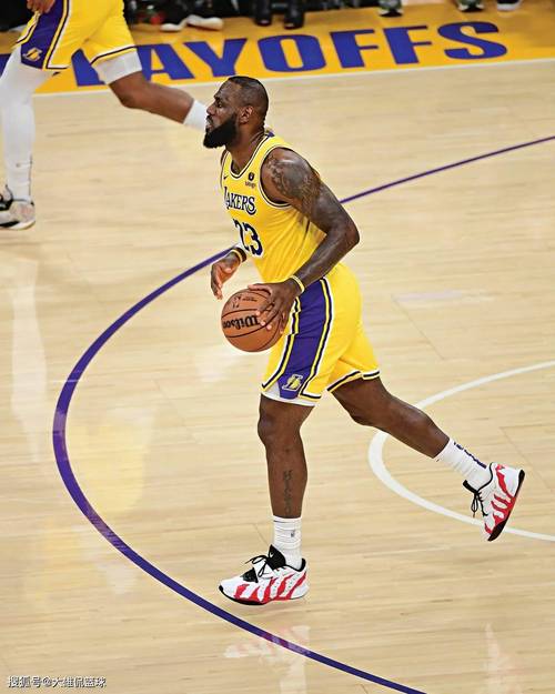 贝蒂斯 - 巴塞罗那：拉卡尔图哈的榜首之争（拉卡尔图哈榜首大战：贝蒂斯对决巴塞罗那）