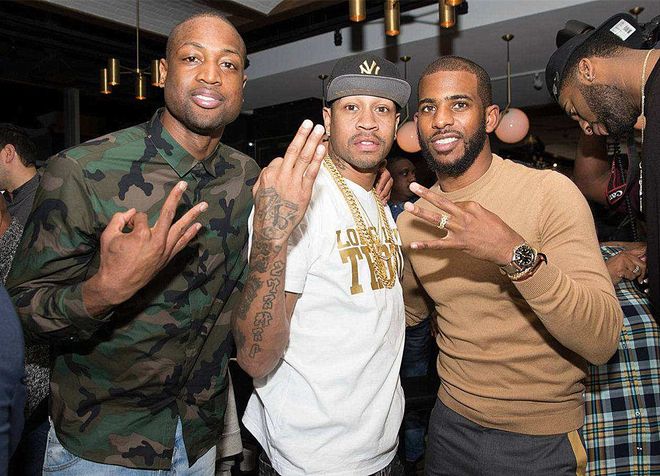 赛前梅州球迷晒多幅Tifo，致敬投资人魏晋平与梅州全体队员（赛前梅州球迷以多幅Tifo致敬投资人魏晋平及全队）