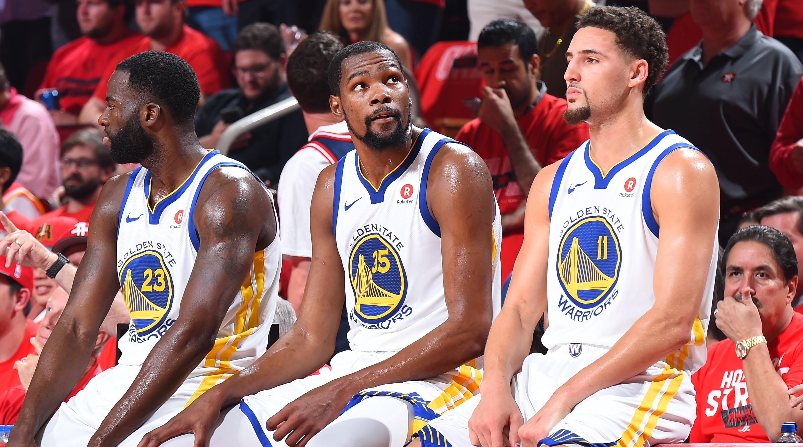 记者：埃里克佩戴面具训练，霍安将在国际比赛日后回归（记者称埃里克戴面罩参加训练，霍安预计在国际比赛日后复出）