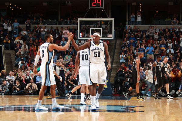 NBA战报：波尔津吉斯29分7板，老鹰115-98轻取鹈鹕（NBA快讯：波尔津吉斯29+7发威，老鹰115-98击退鹈鹕）