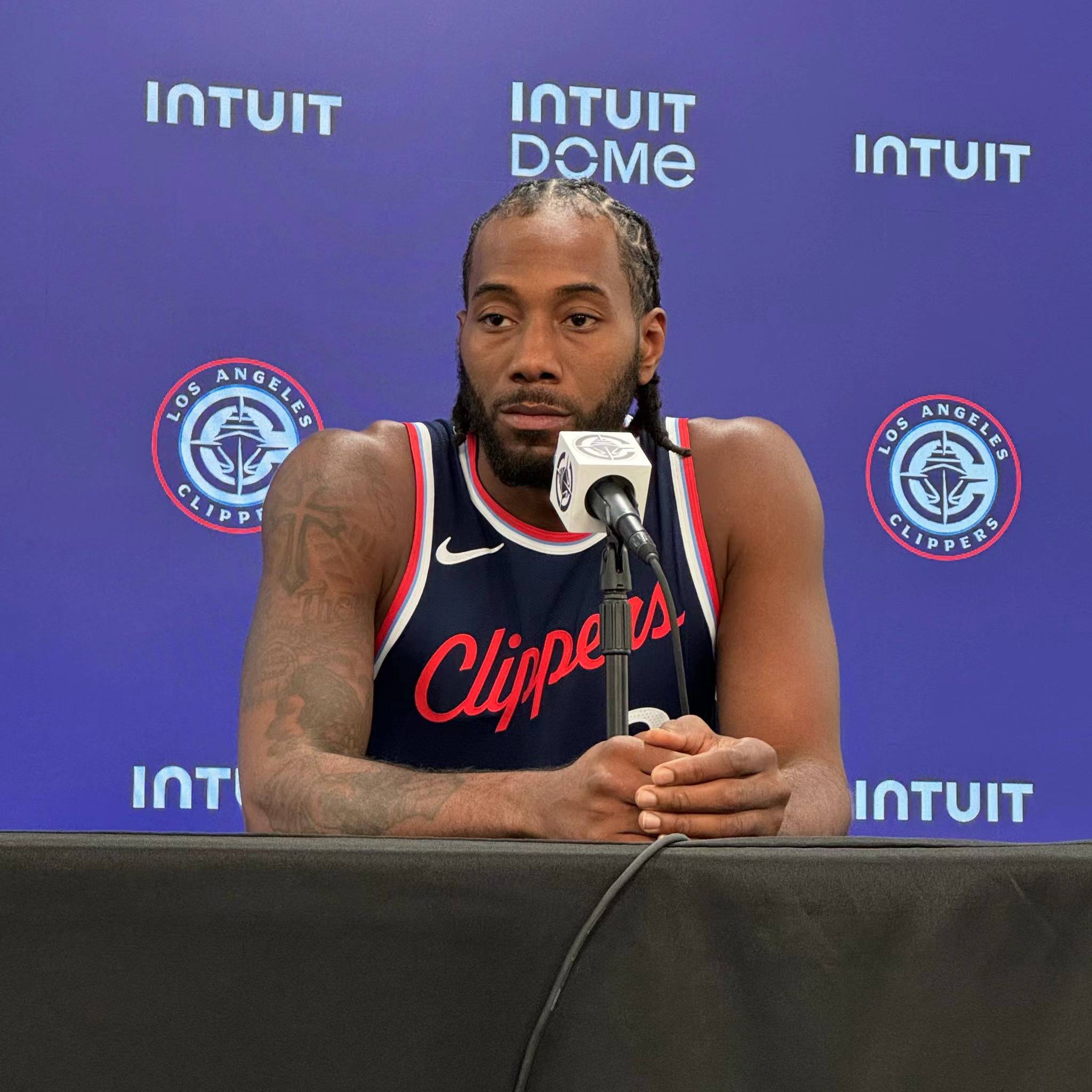 经纪人：若有球队有意圣地亚哥很正常，但他没离开米兰的想法（经纪人：球队青睐圣地亚哥属正常，他不考虑离开米兰）